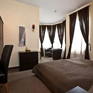 Kamer met een Queen Size Bed